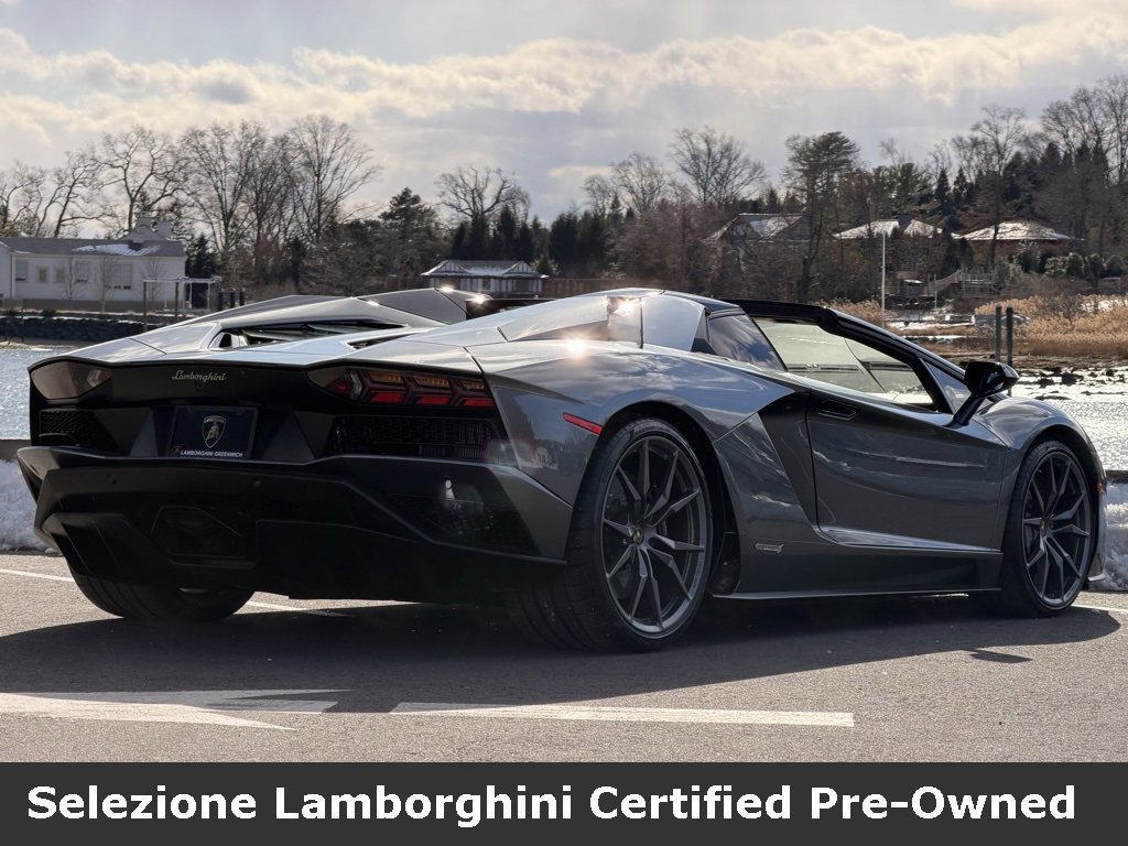 Used 2018 Lamborghini Aventador S image 5