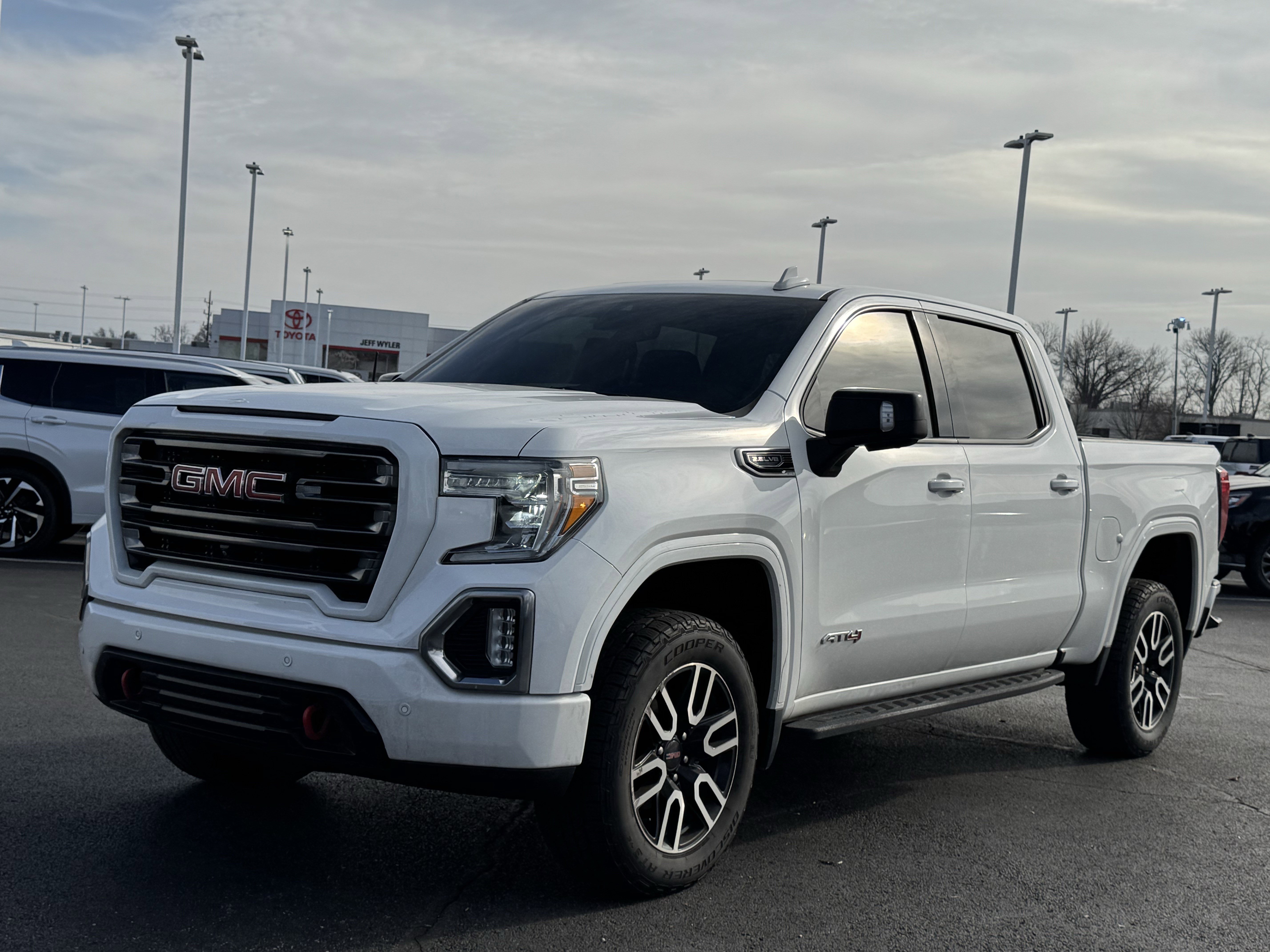 Used 2021 GMC Sierra 1500 AT4 w/ AT4 Premium Package image 11