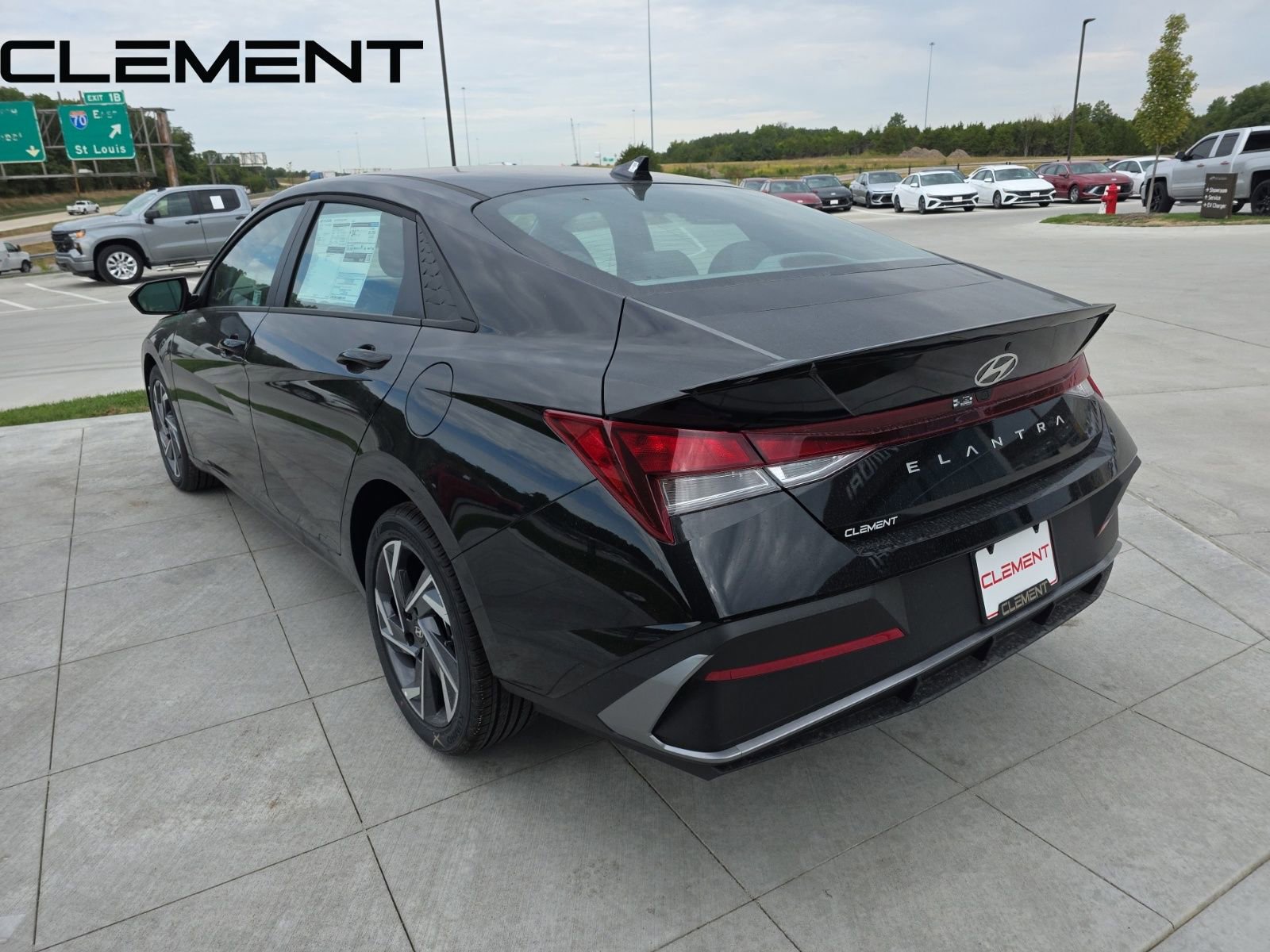 Certified 2025 Hyundai Elantra Sport FWD image 11