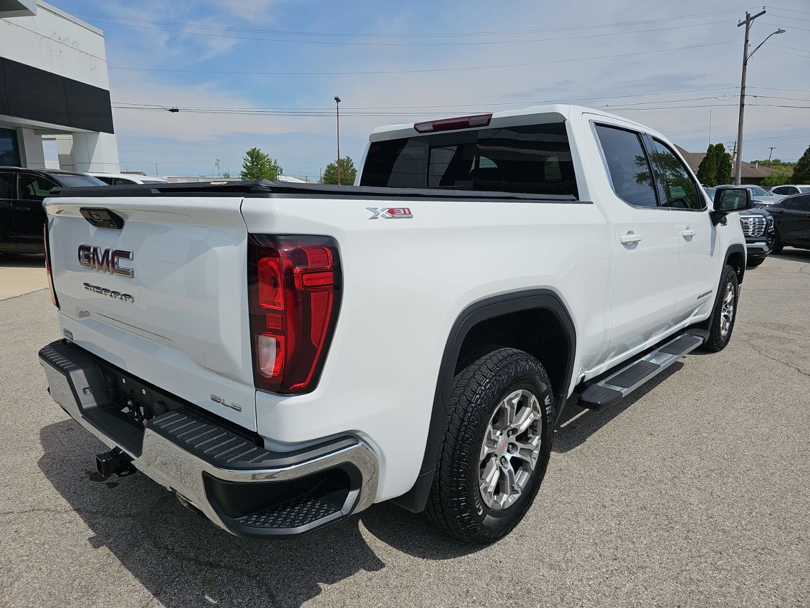 Used 2023 GMC Sierra 1500 SLE w/ Preferred Package AWD/4WD image 7