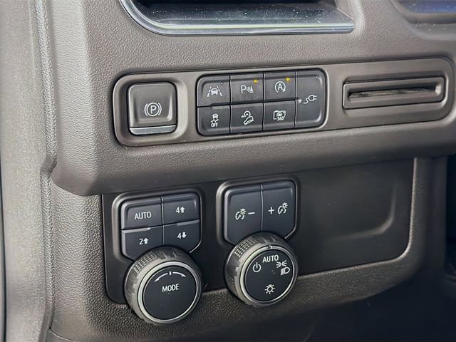 Used 2022 Chevrolet Tahoe Z71 w/ Luxury Package AWD/4WD image 12