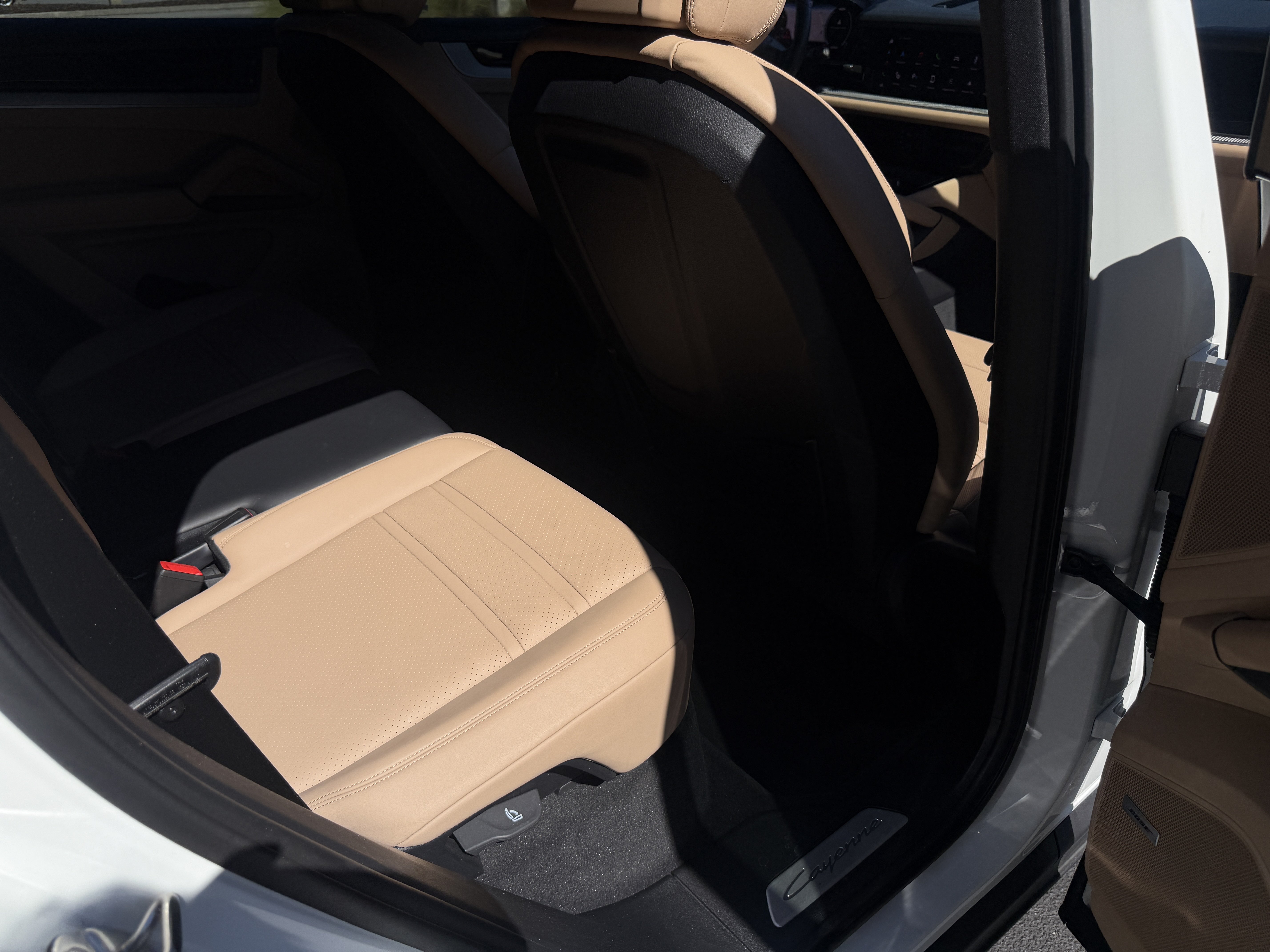 Certified 2025 Porsche Cayenne AWD/4WD image 17