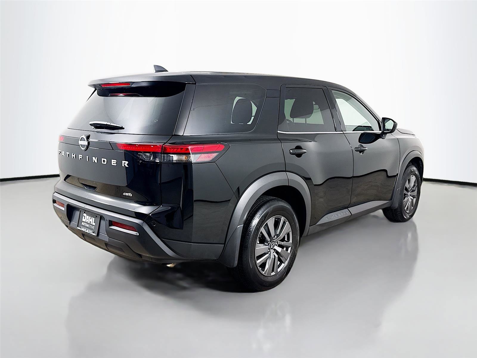 Used 2025 Nissan Pathfinder S image 13