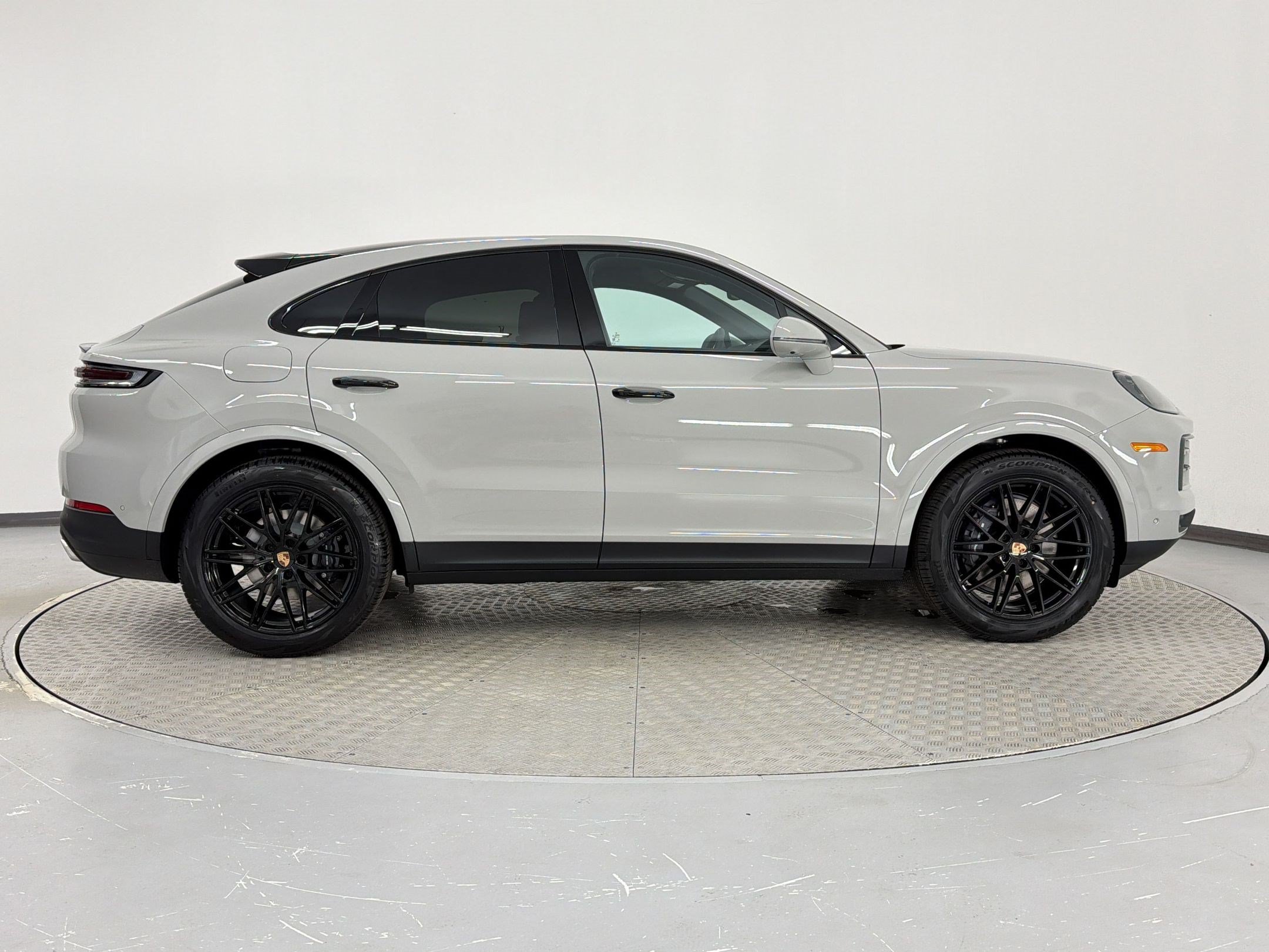 New 2026 Porsche Cayenne Coupe AWD/4WD image 8