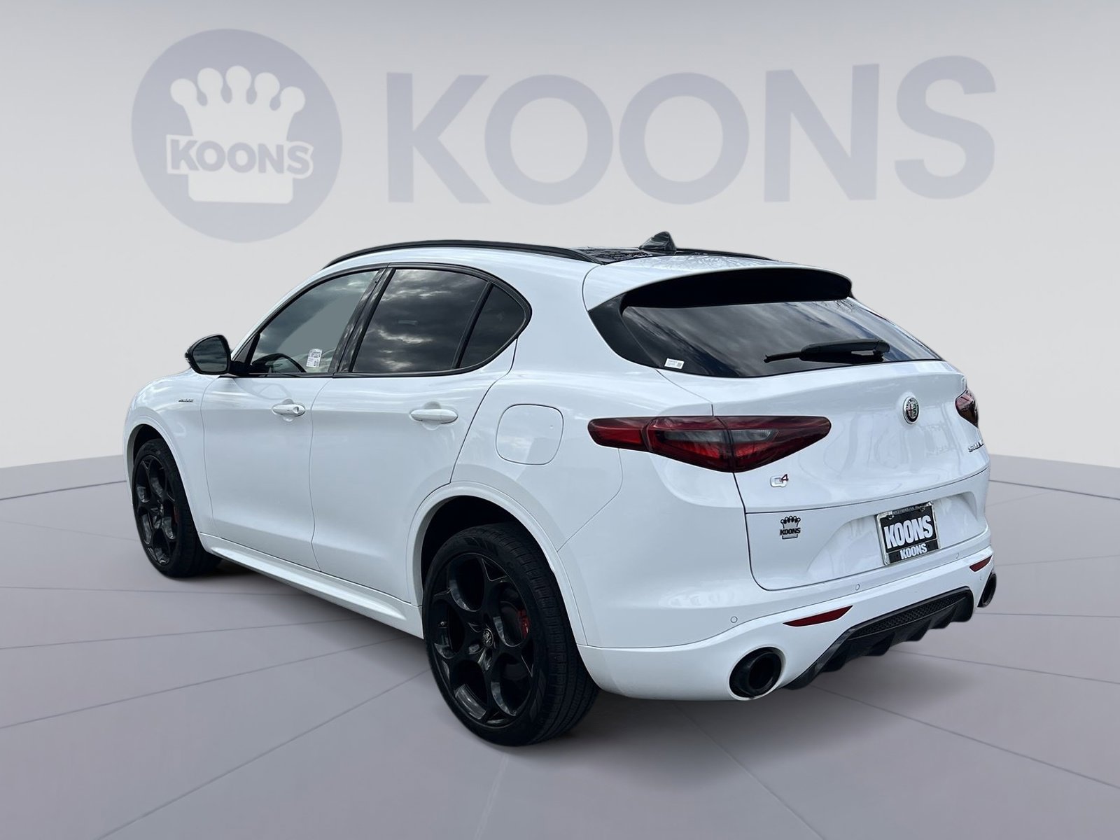 Used 2023 Alfa Romeo Stelvio Veloce image 4