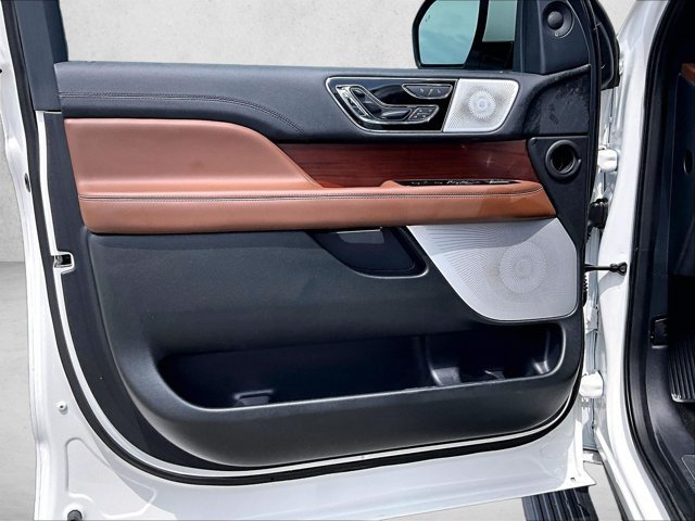 Used 2022 Lincoln Navigator Reserve RWD image 17