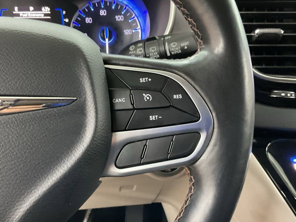 Used 2020 Chrysler Pacifica Touring-L FWD image 10