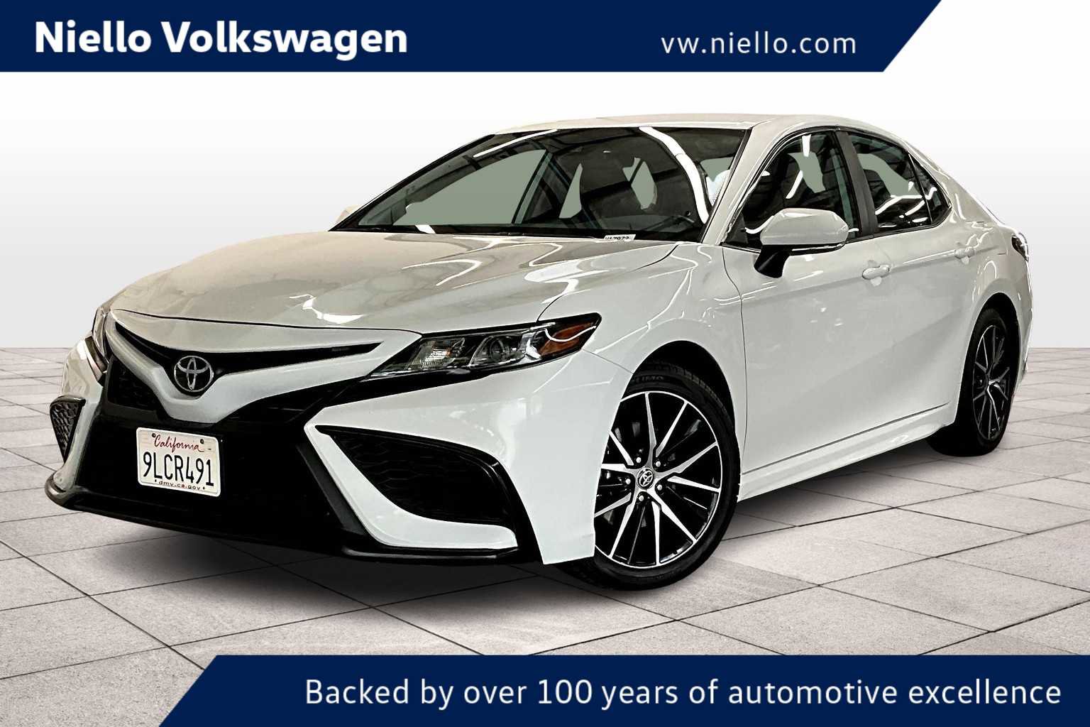 Used 2024 Toyota Camry SE w/ Cold Weather Package image 1