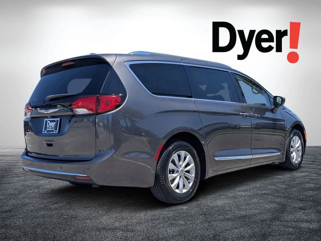 Used 2019 Chrysler Pacifica Touring-L FWD image 3