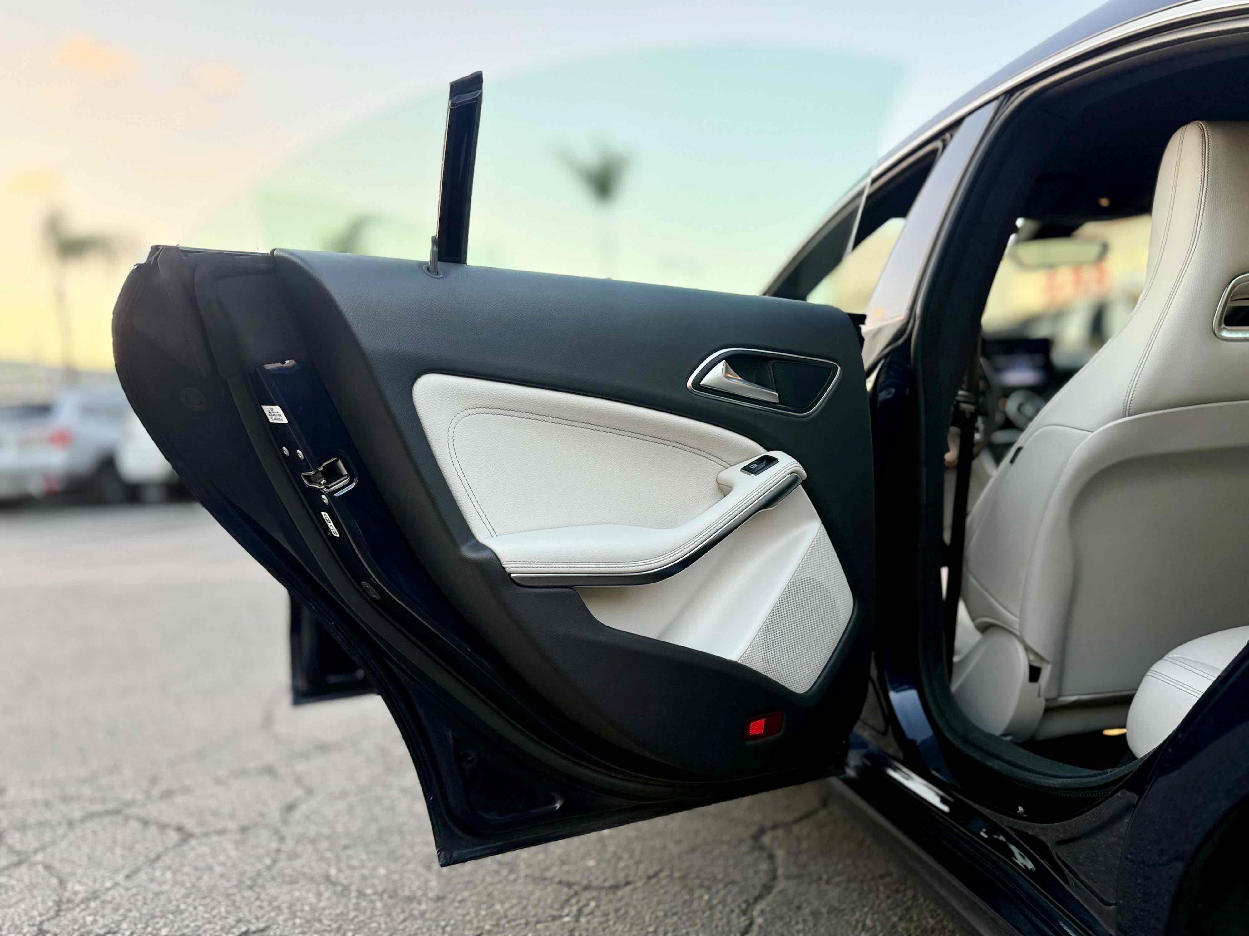 Used 2018 Mercedes-Benz CLA 250 image 29
