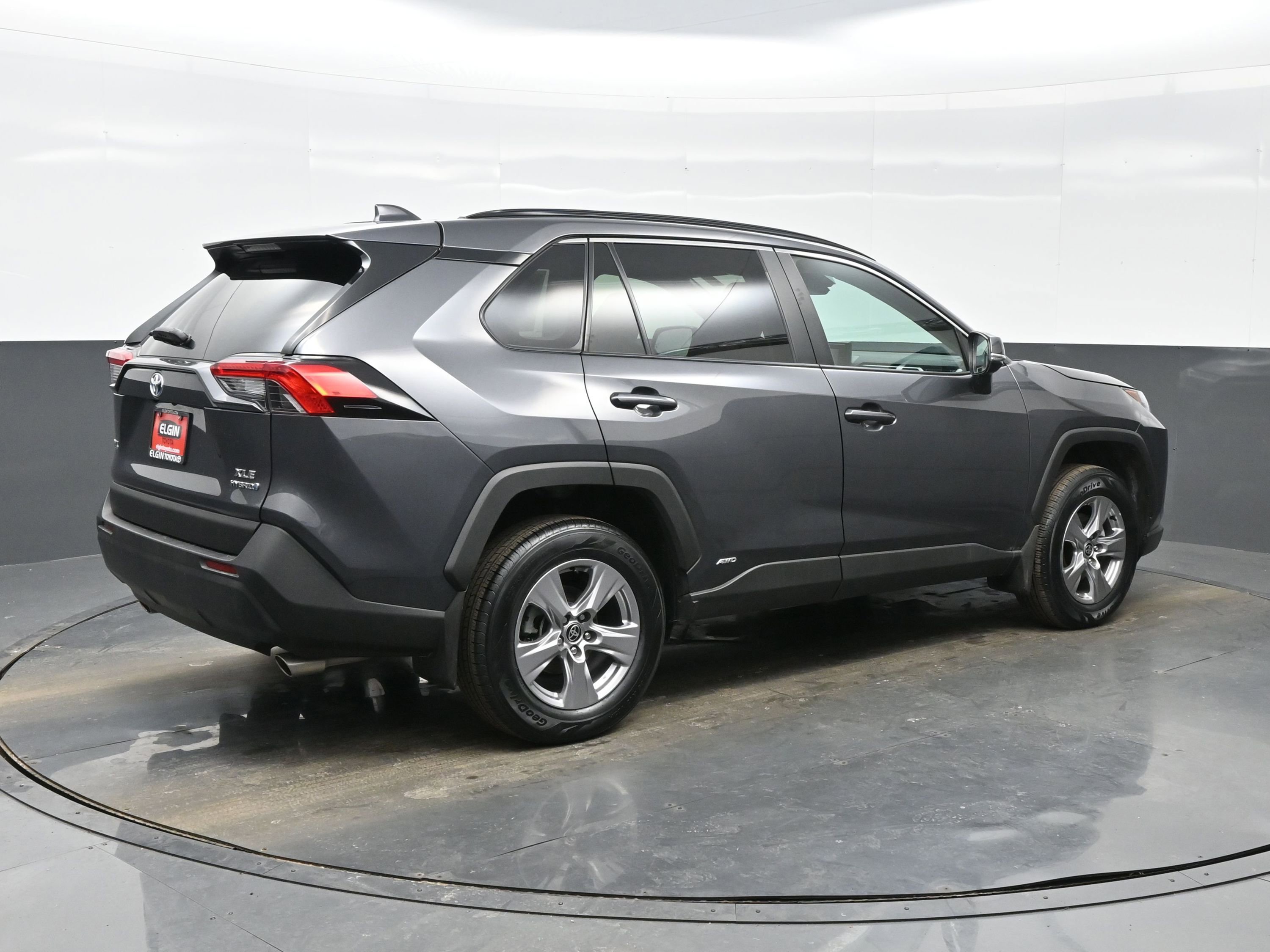Used 2022 Toyota RAV4 XLE w/ Convenience Package image 6