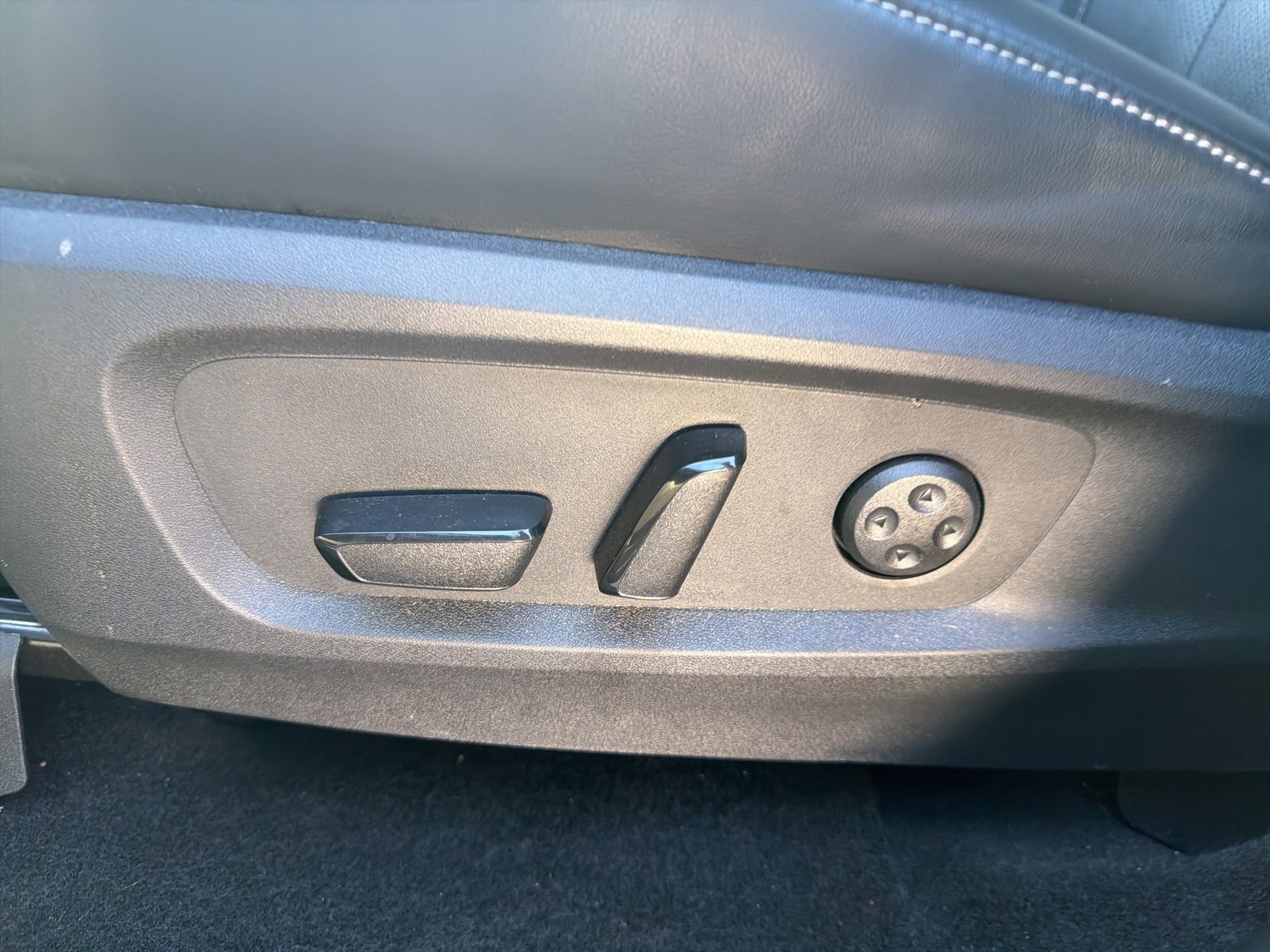 Certified 2025 INFINITI QX60 Luxe image 10