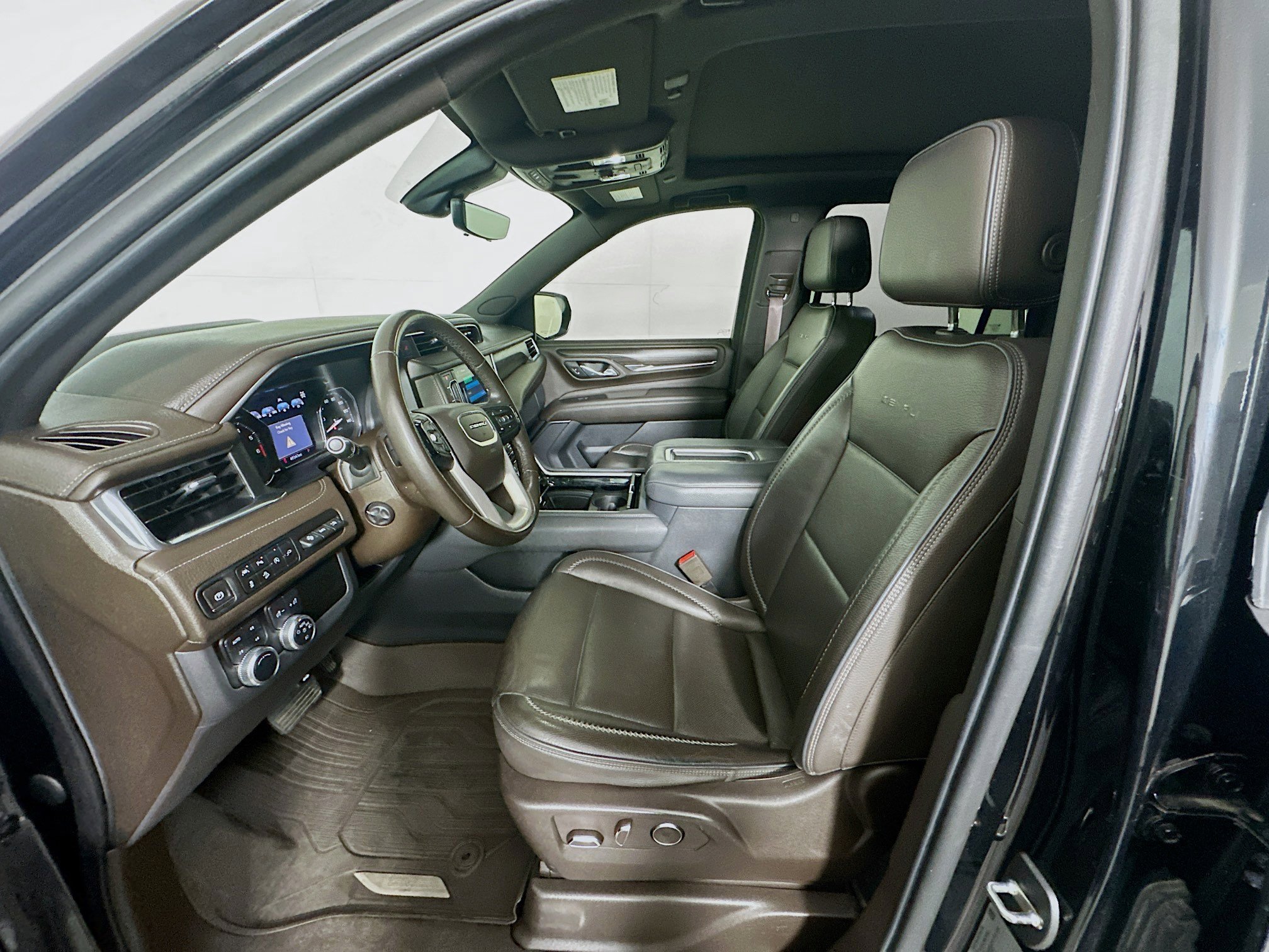 Used 2021 GMC Yukon XL Denali w/ Advanced Technology Package image 13