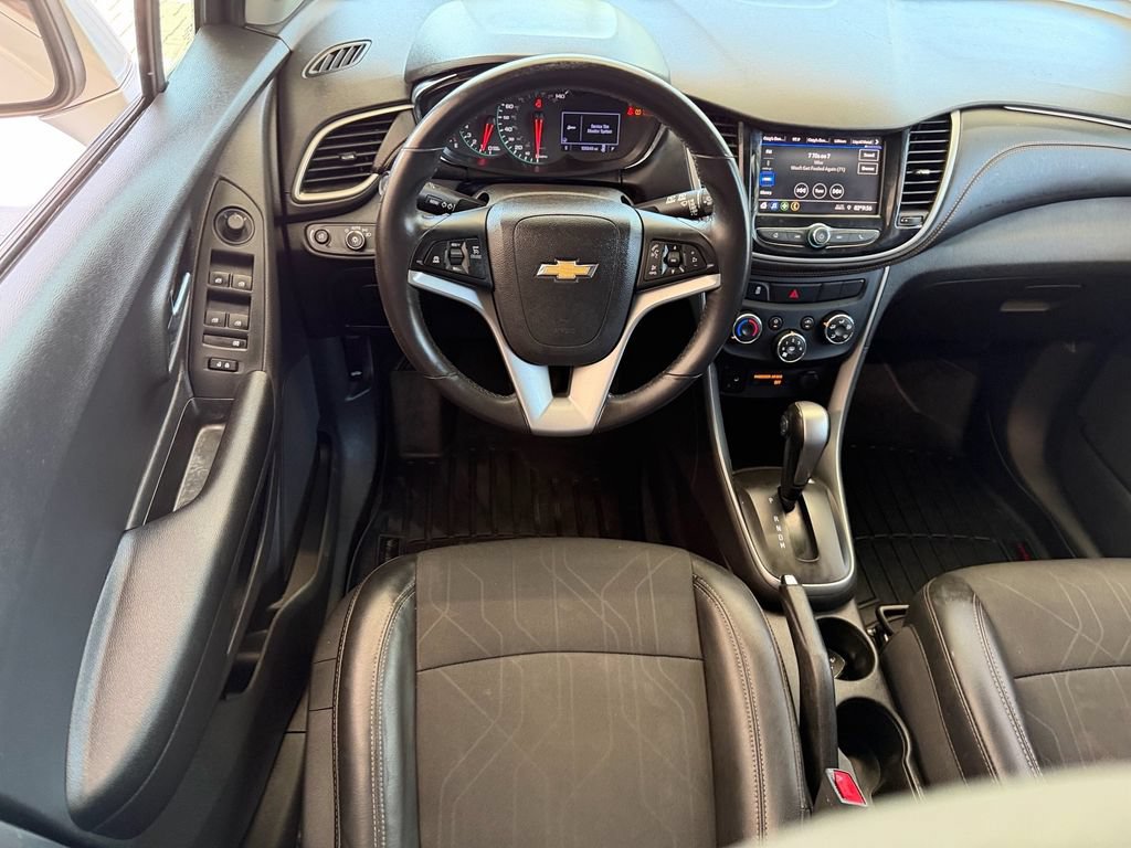 Used 2020 Chevrolet Trax LT w/ LT Convenience Package FWD image 12