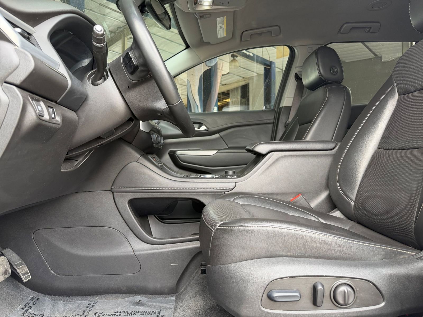 Used 2023 GMC Acadia SLT FWD image 29