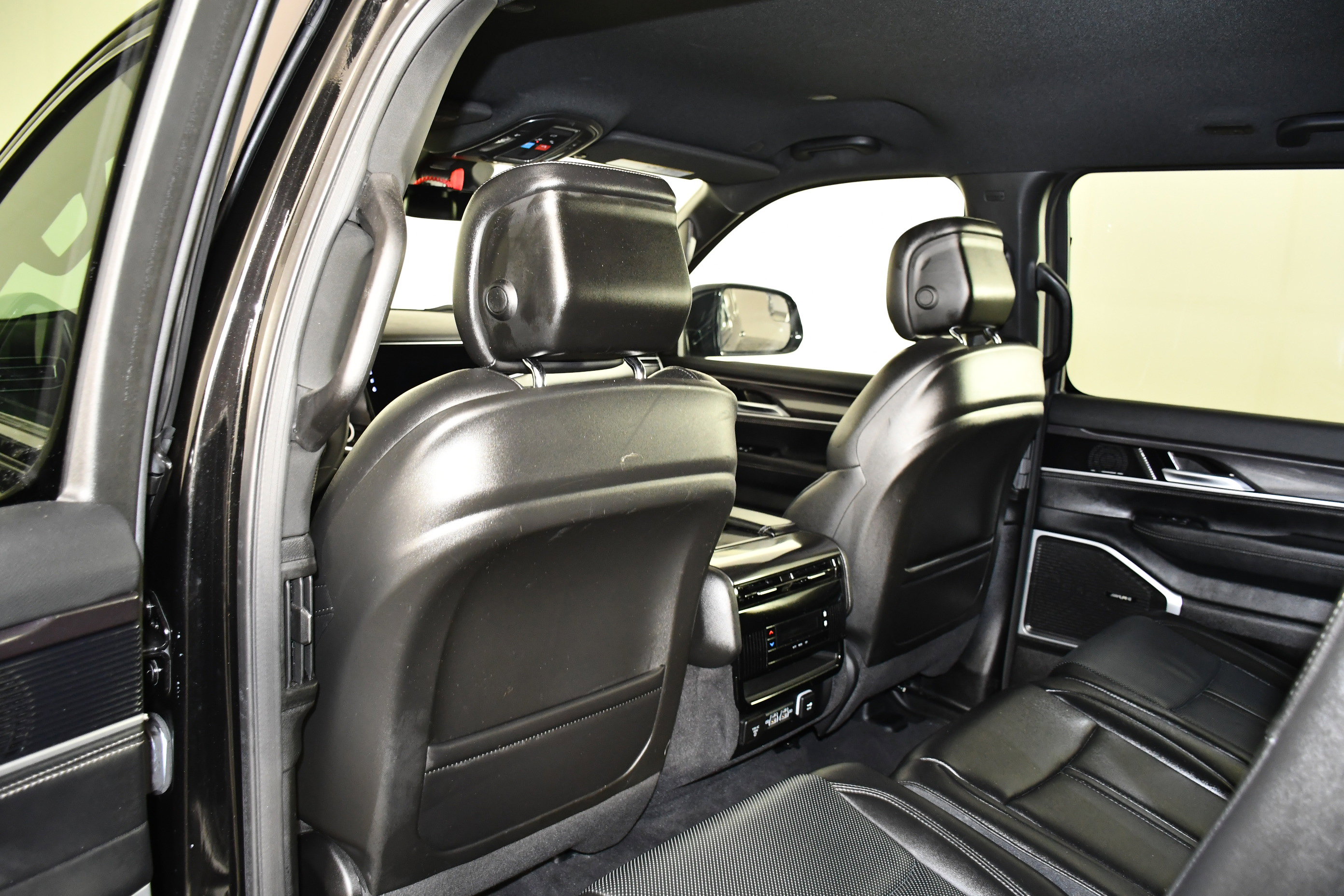 Used 2024 Jeep Wagoneer 4WD w/ HD Trailer Tow Package image 50