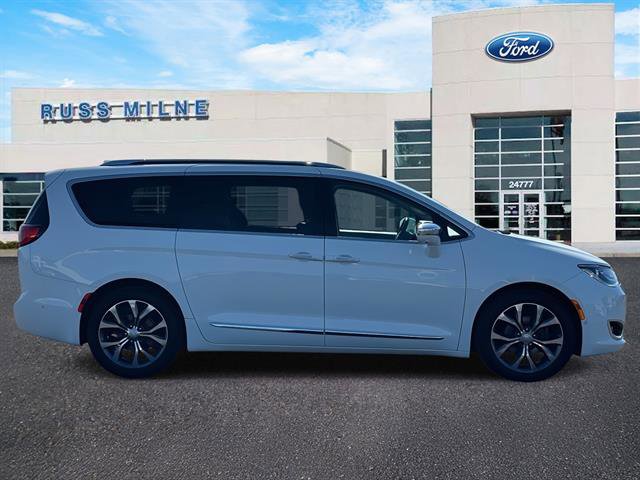 Used 2017 Chrysler Pacifica Limited image 2