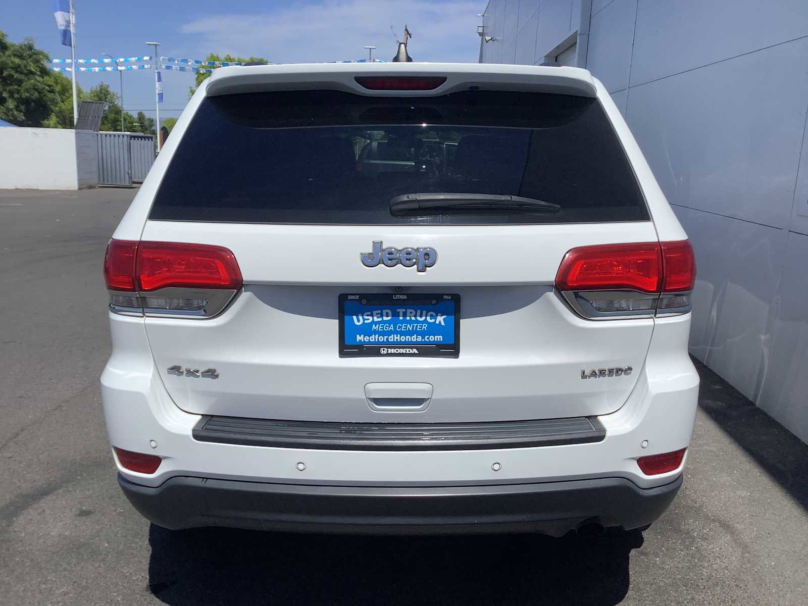 Used 2018 Jeep Grand Cherokee Laredo AWD/4WD image 5
