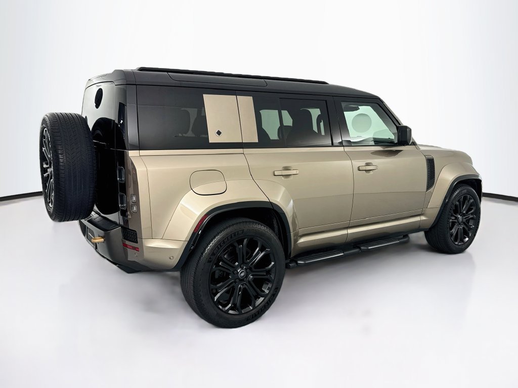 Used 2025 Land Rover Defender 110 AWD/4WD image 5