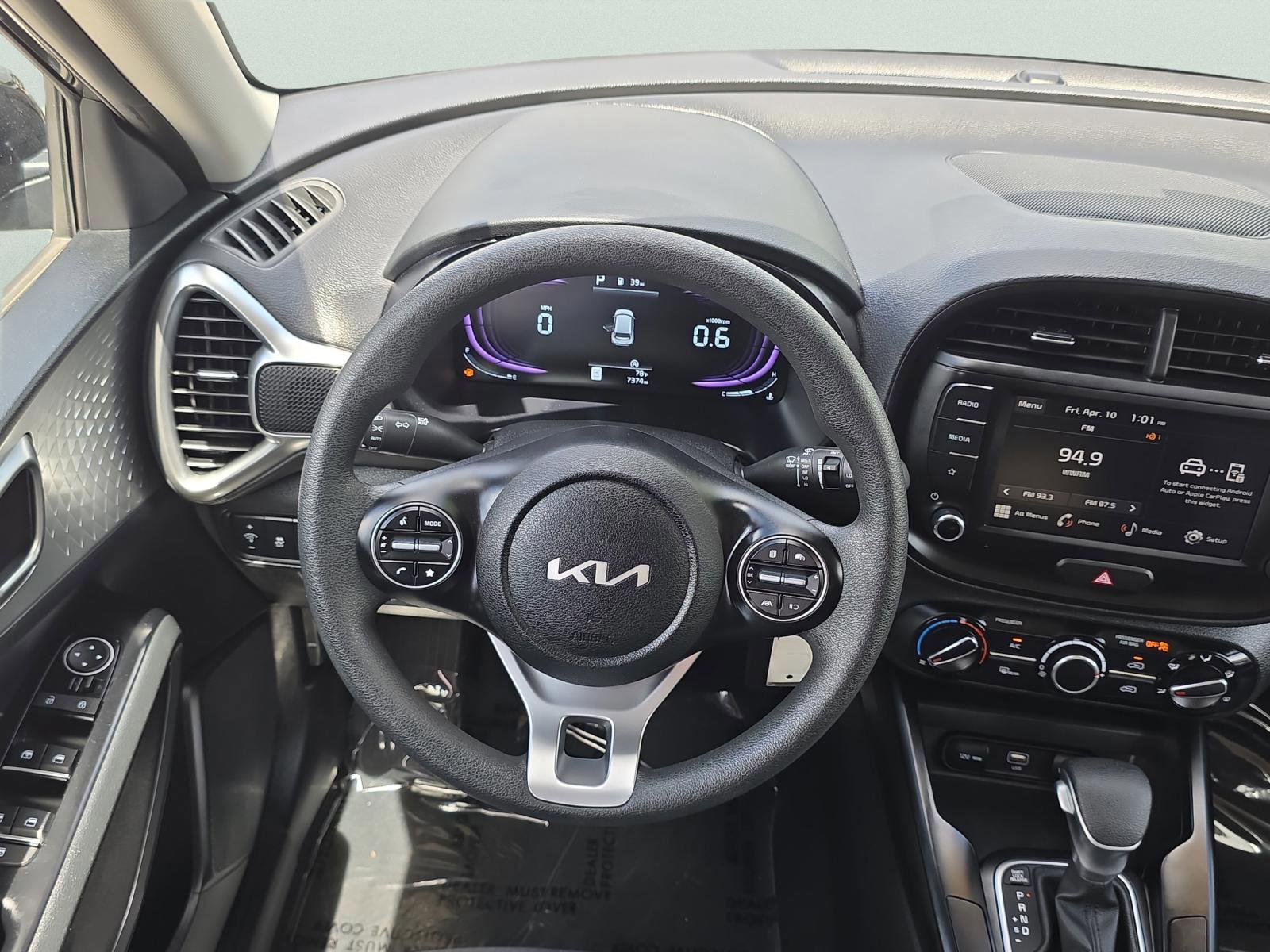 Used 2025 Kia Soul LX FWD image 13