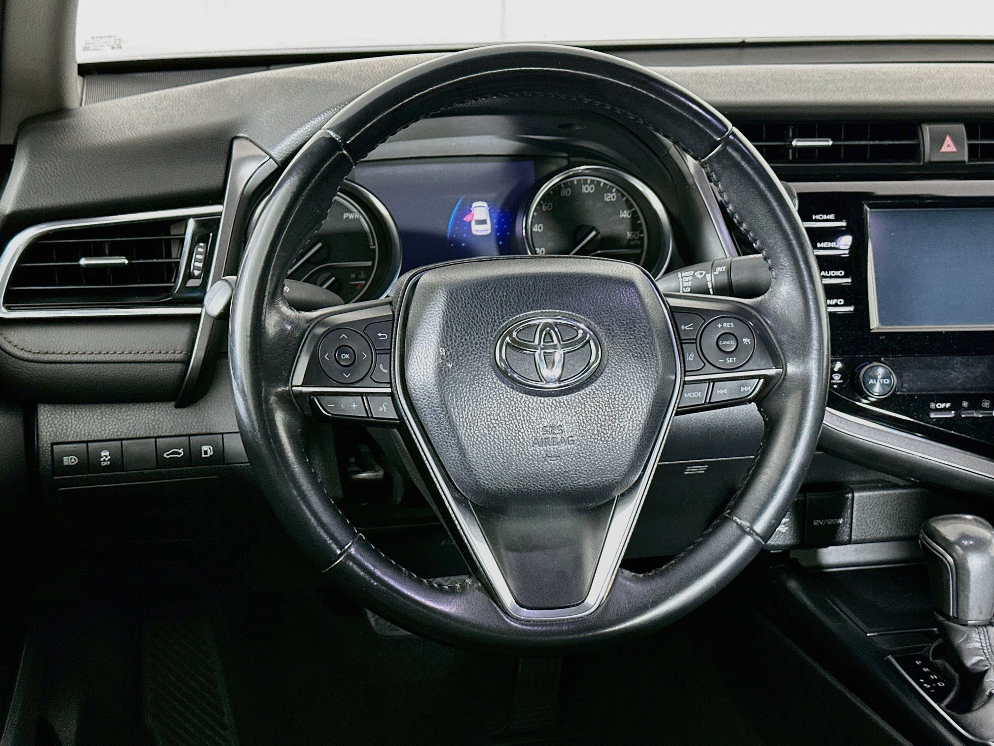 Used 2018 Toyota Camry XLE FWD image 18
