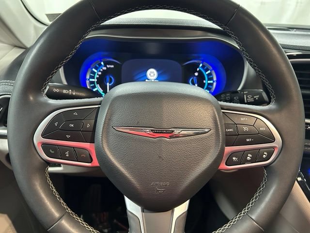Used 2024 Chrysler Pacifica Limited FWD image 18