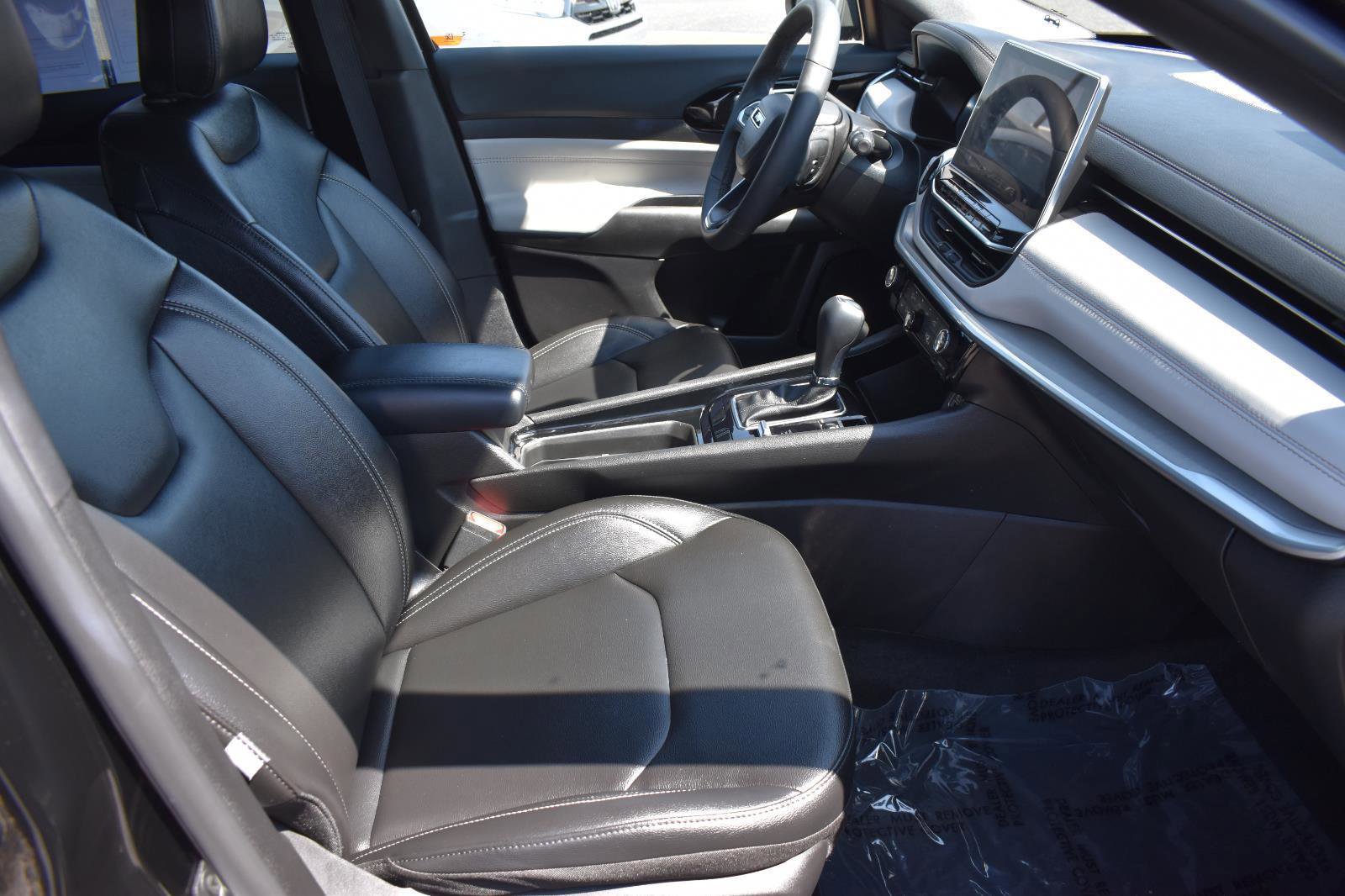 Used 2025 Jeep Compass Limited image 14