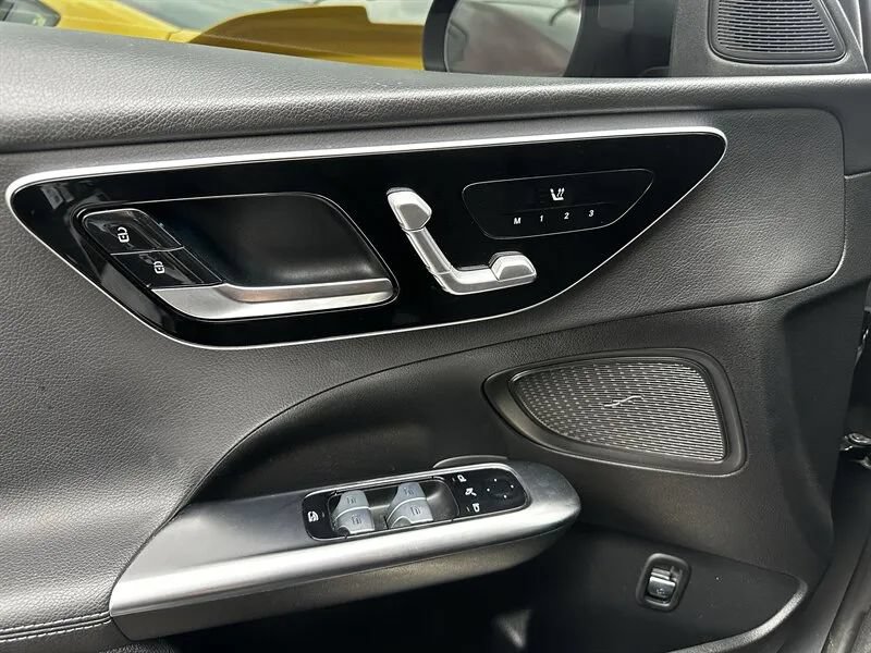 Used 2022 Mercedes-Benz C 300 Sedan image 16