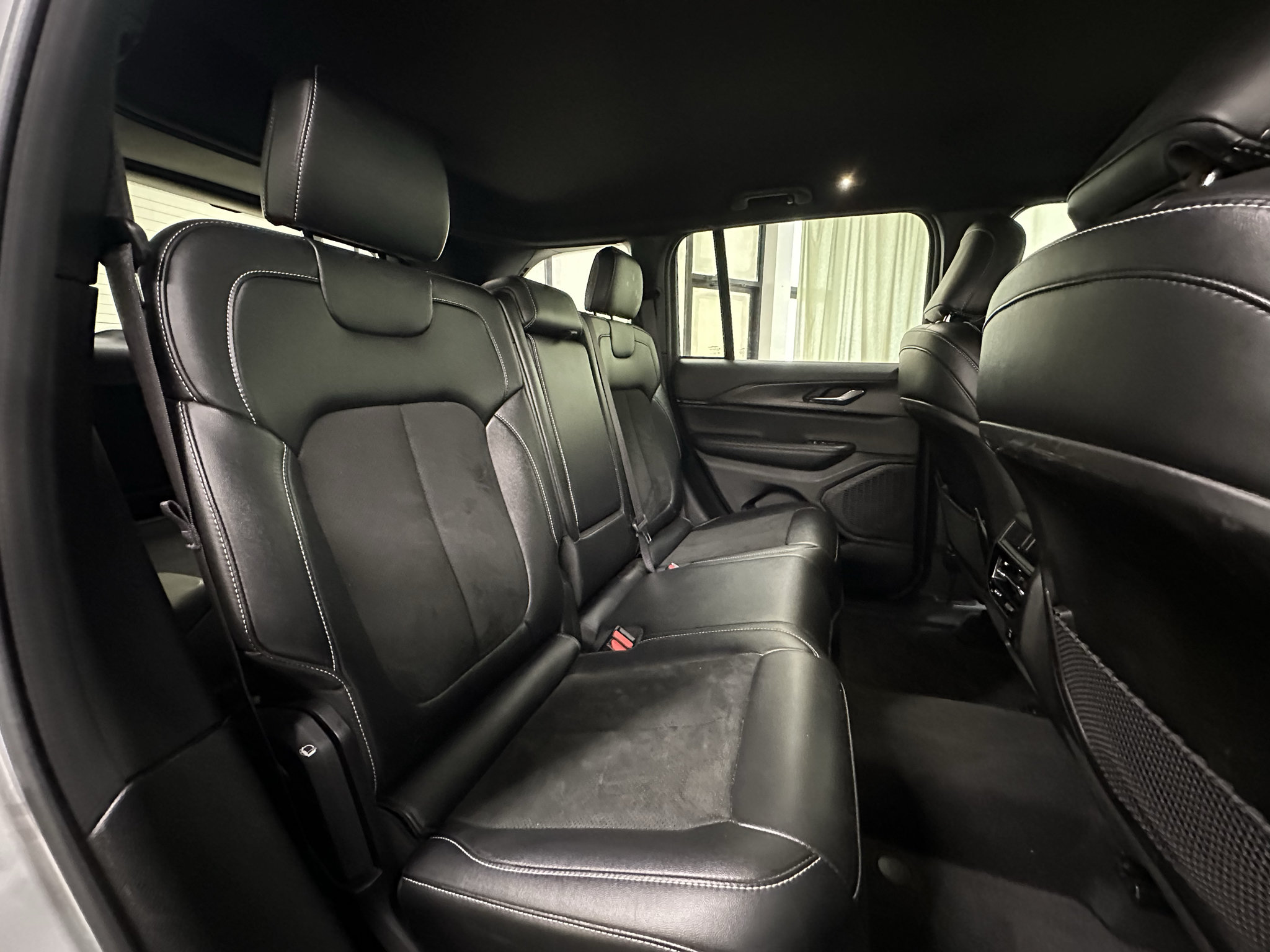 Used 2025 Jeep Grand Cherokee Altitude AWD/4WD image 17