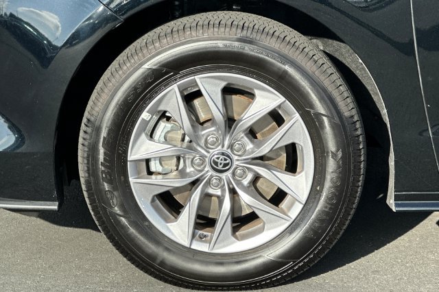 Certified 2026 Toyota Sienna XLE FWD image 31