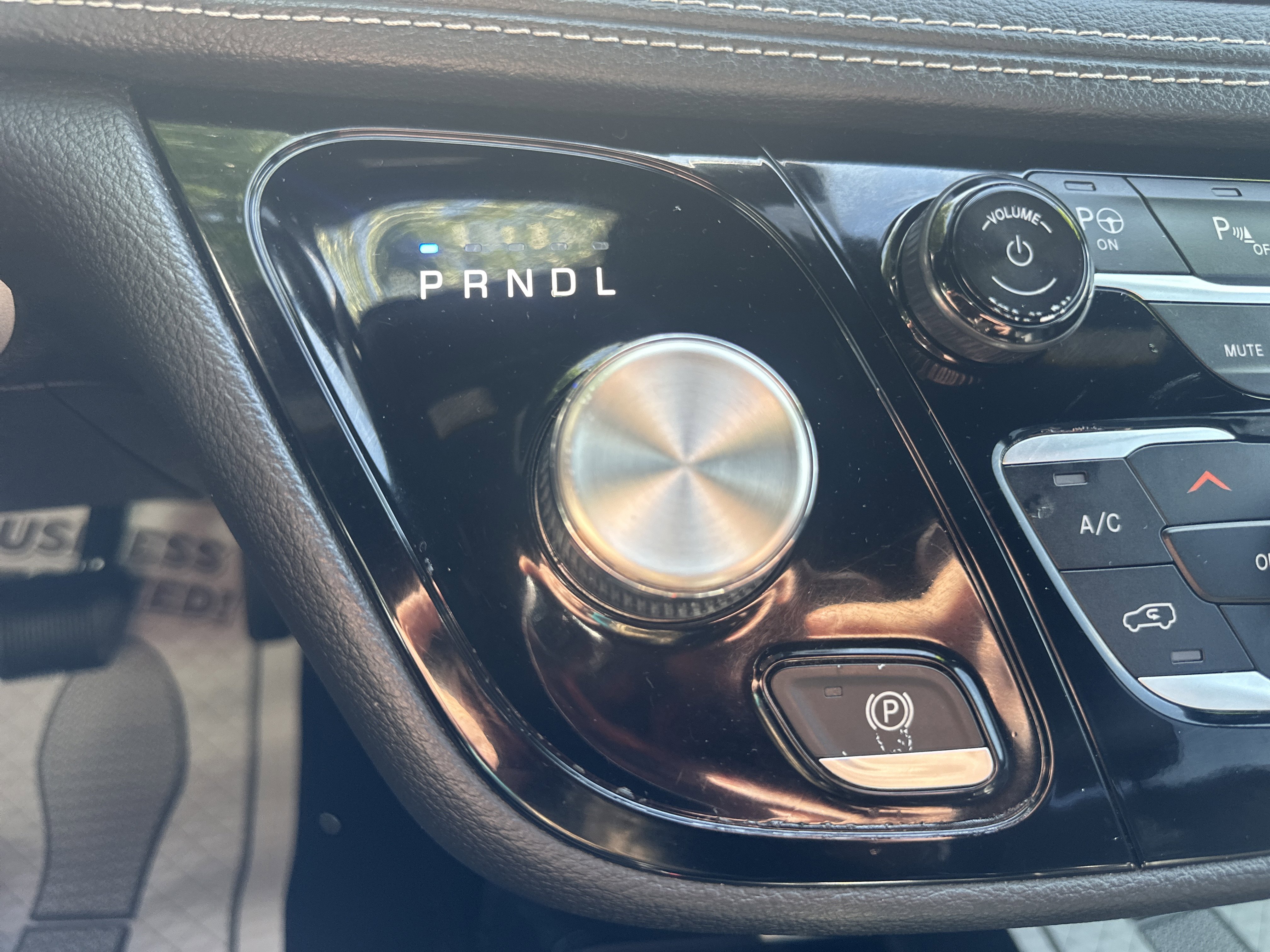 Used 2020 Chrysler Pacifica Limited w/ Advanced Safetytec Group image 24