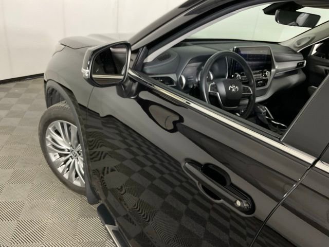 Used 2022 Toyota Highlander Platinum image 41