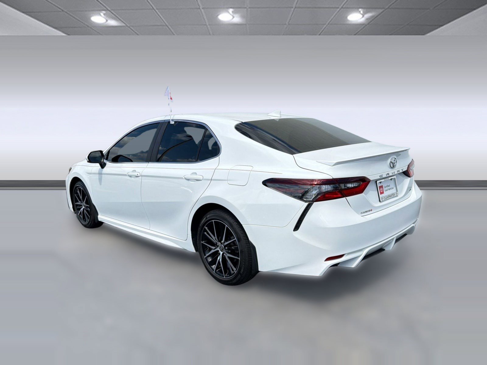 Certified 2021 Toyota Camry SE image 3