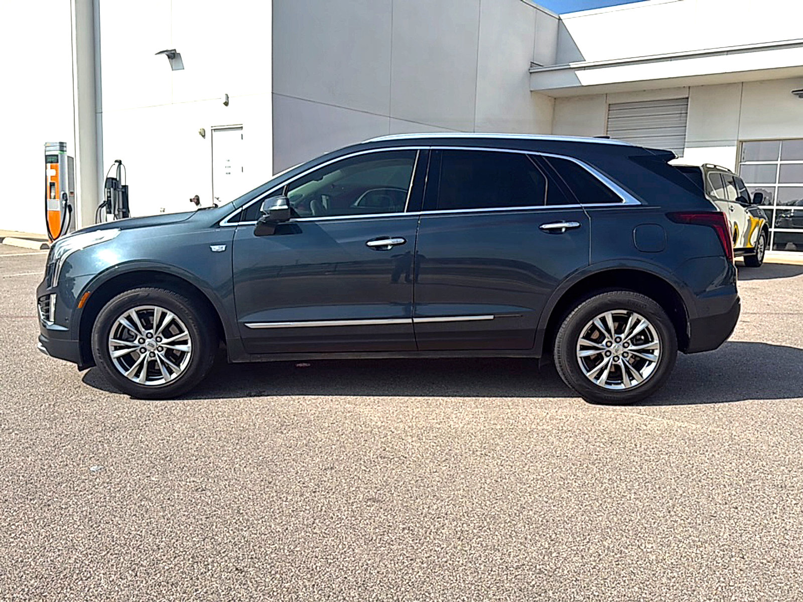 Used 2020 Cadillac XT5 Premium Luxury FWD image 4