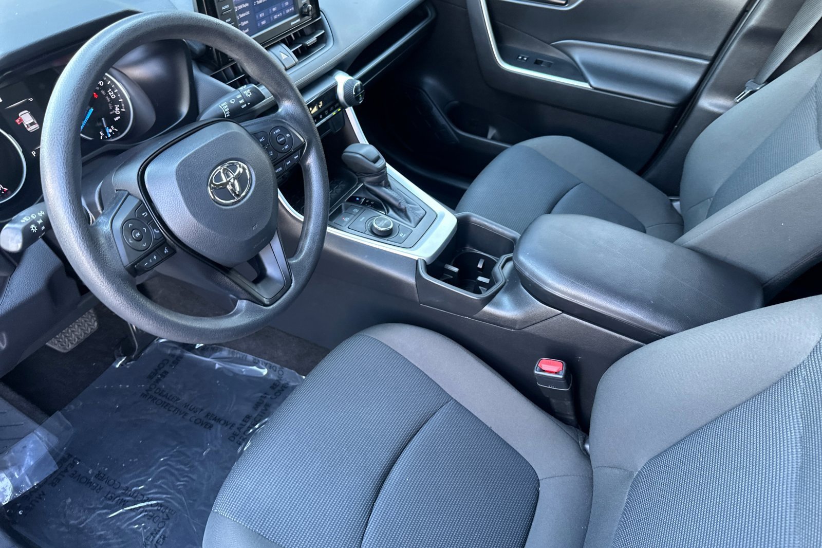 Used 2022 Toyota RAV4 LE image 9