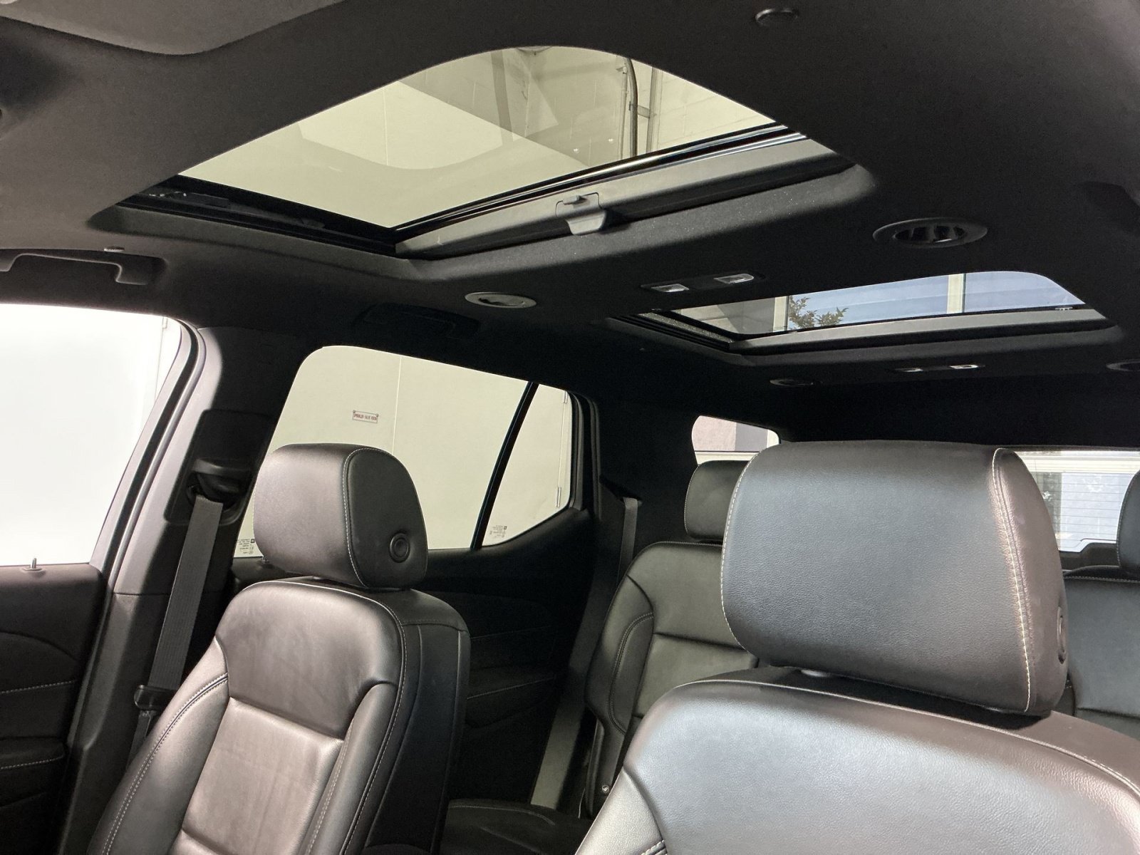 Used 2023 Chevrolet Traverse LT w/ LT Premium Package AWD/4WD image 24