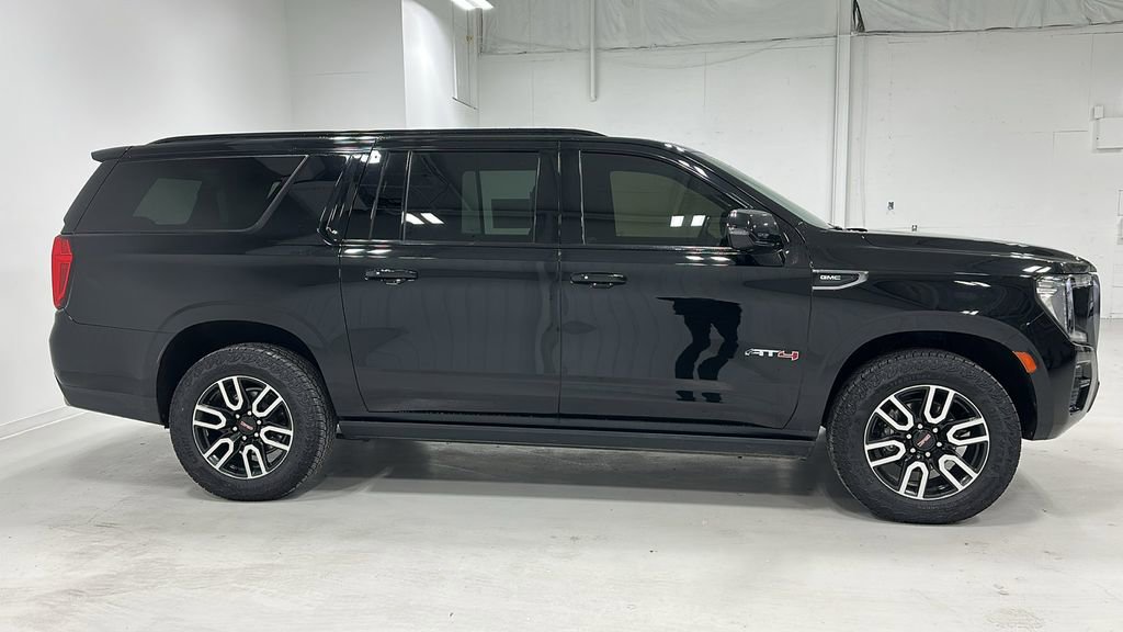 Used 2022 GMC Yukon XL AT4 image 6
