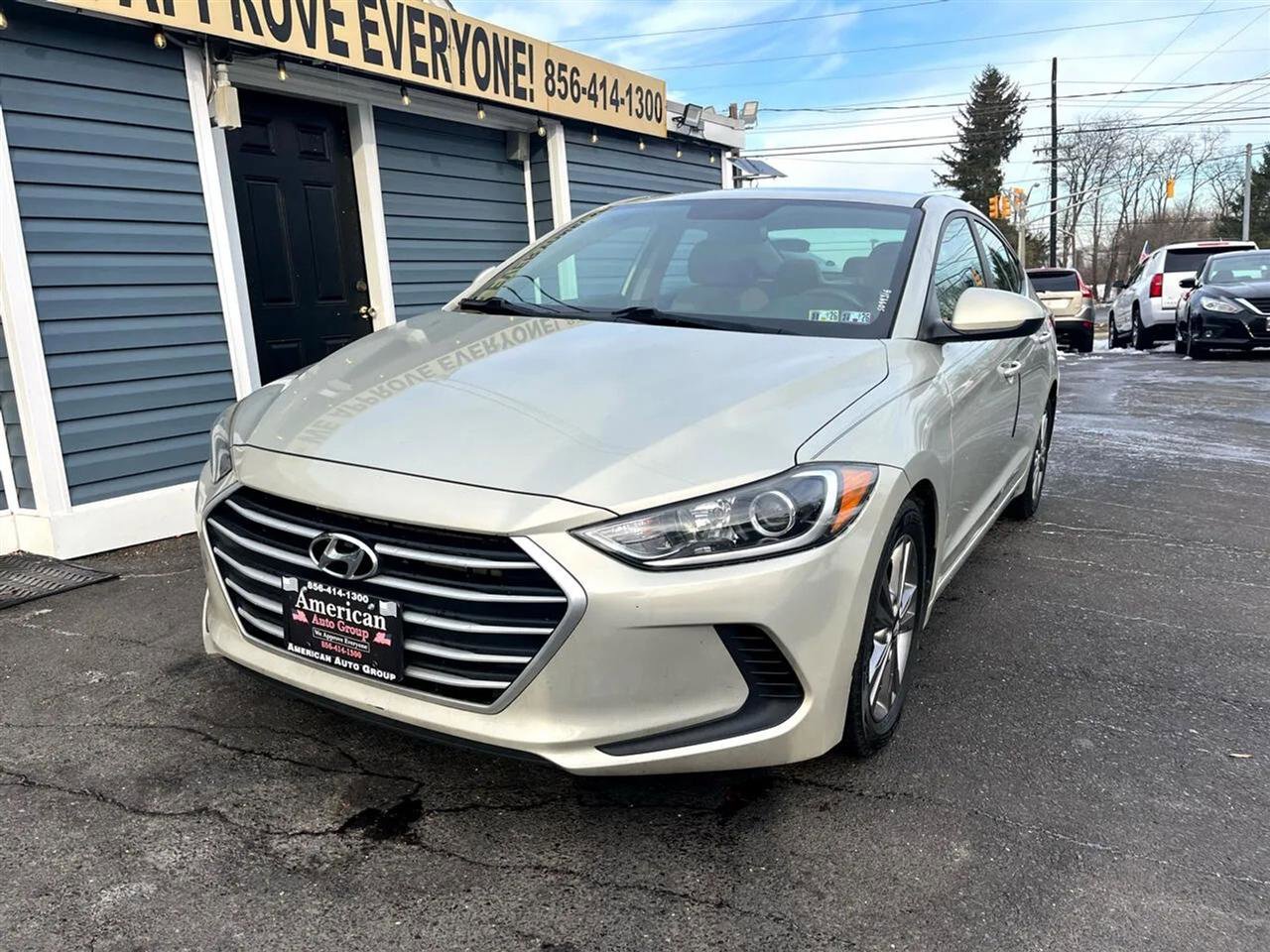 Used 2017 Hyundai Elantra SE image 2