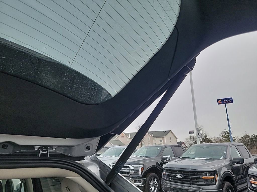 Used 2022 Ford Edge Titanium image 26