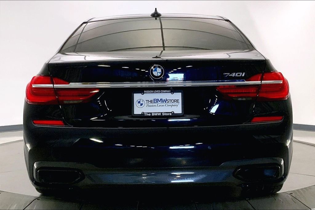 Used 2019 BMW 740i w/ Executive Package RWD image 3