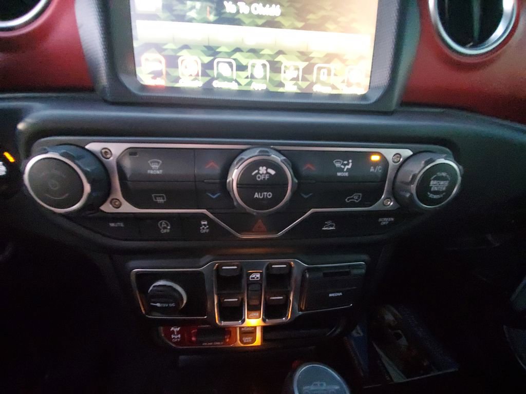 Used 2023 Jeep Gladiator Rubicon w/ LED Lighting Group image 18