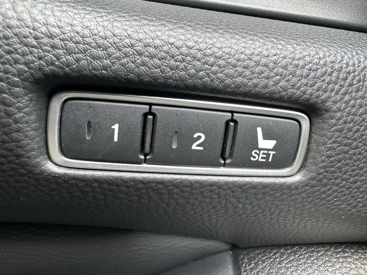 Used 2018 Honda Accord EX-L image 24