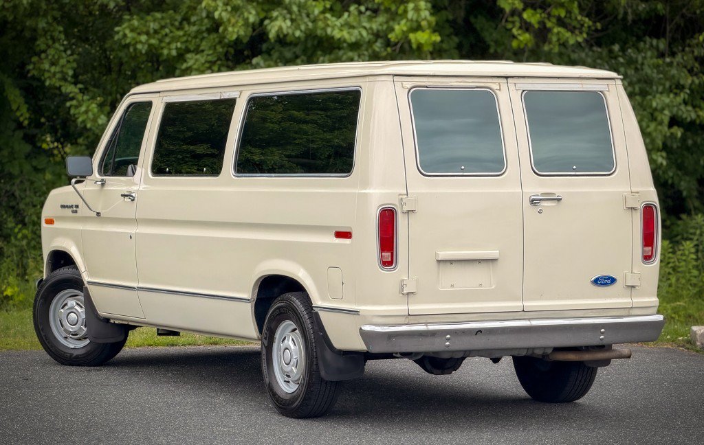 Used 1990 Ford E-150 and Econoline 150 RWD image 12