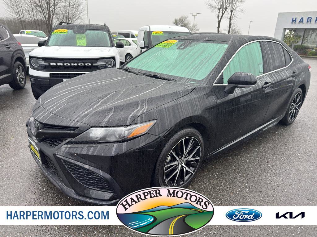Used 2023 Toyota Camry SE image 1