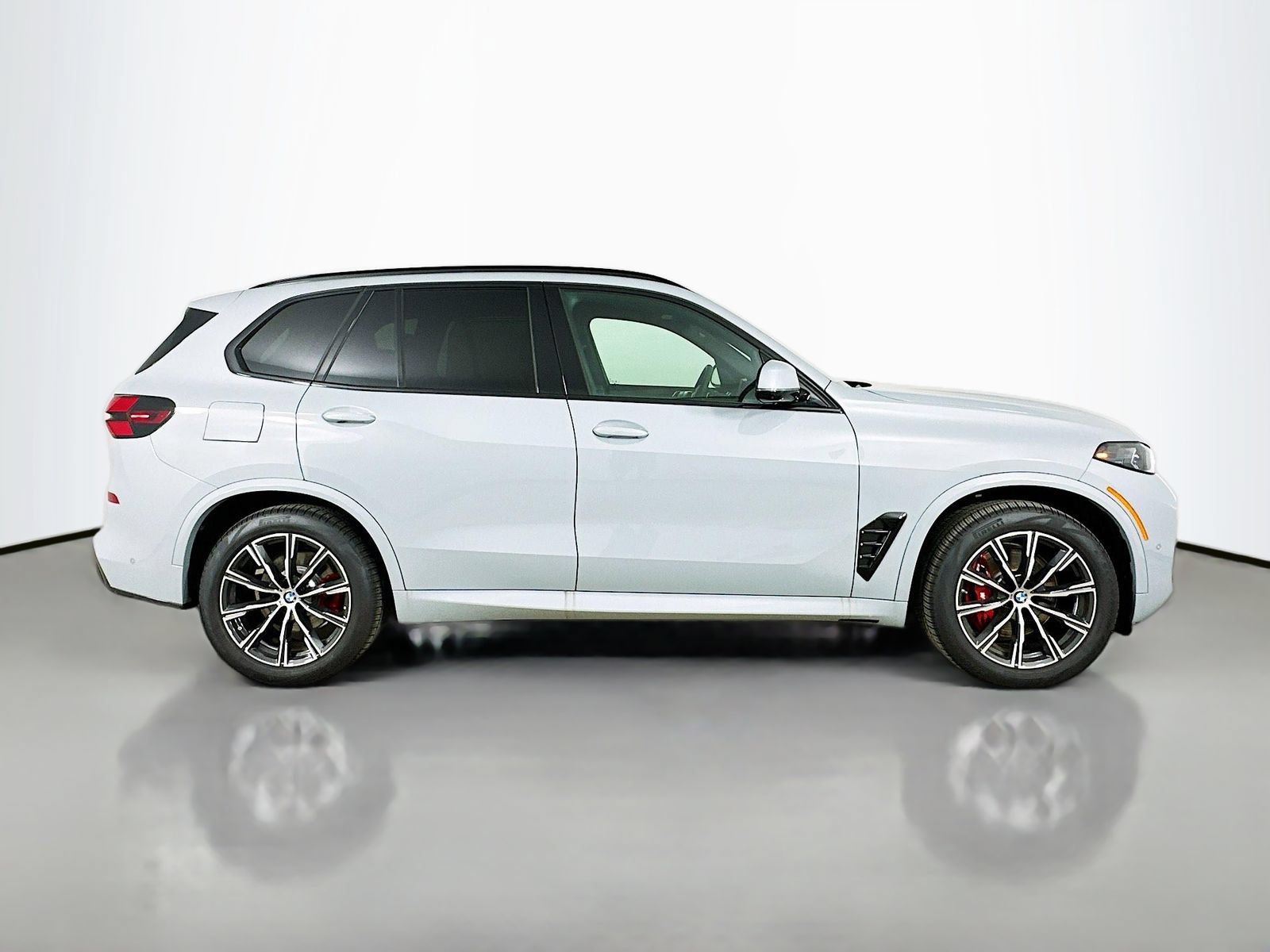 New 2026 BMW X5 xDrive40i w/ M Sport Package AWD/4WD image 4