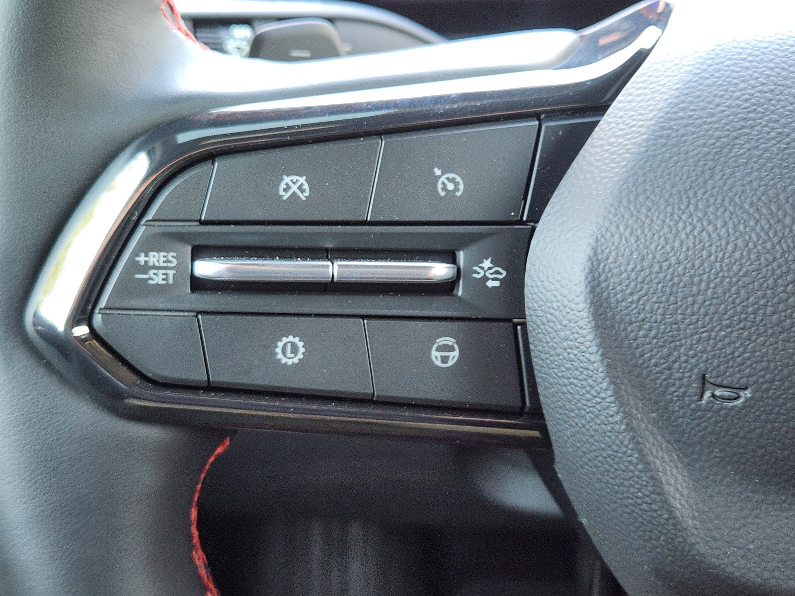 Used 2024 Chevrolet Traverse RS FWD image 24