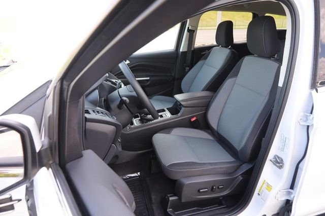 Certified 2018 Ford Escape SE w/ SE Sync 3 Package AWD/4WD image 2