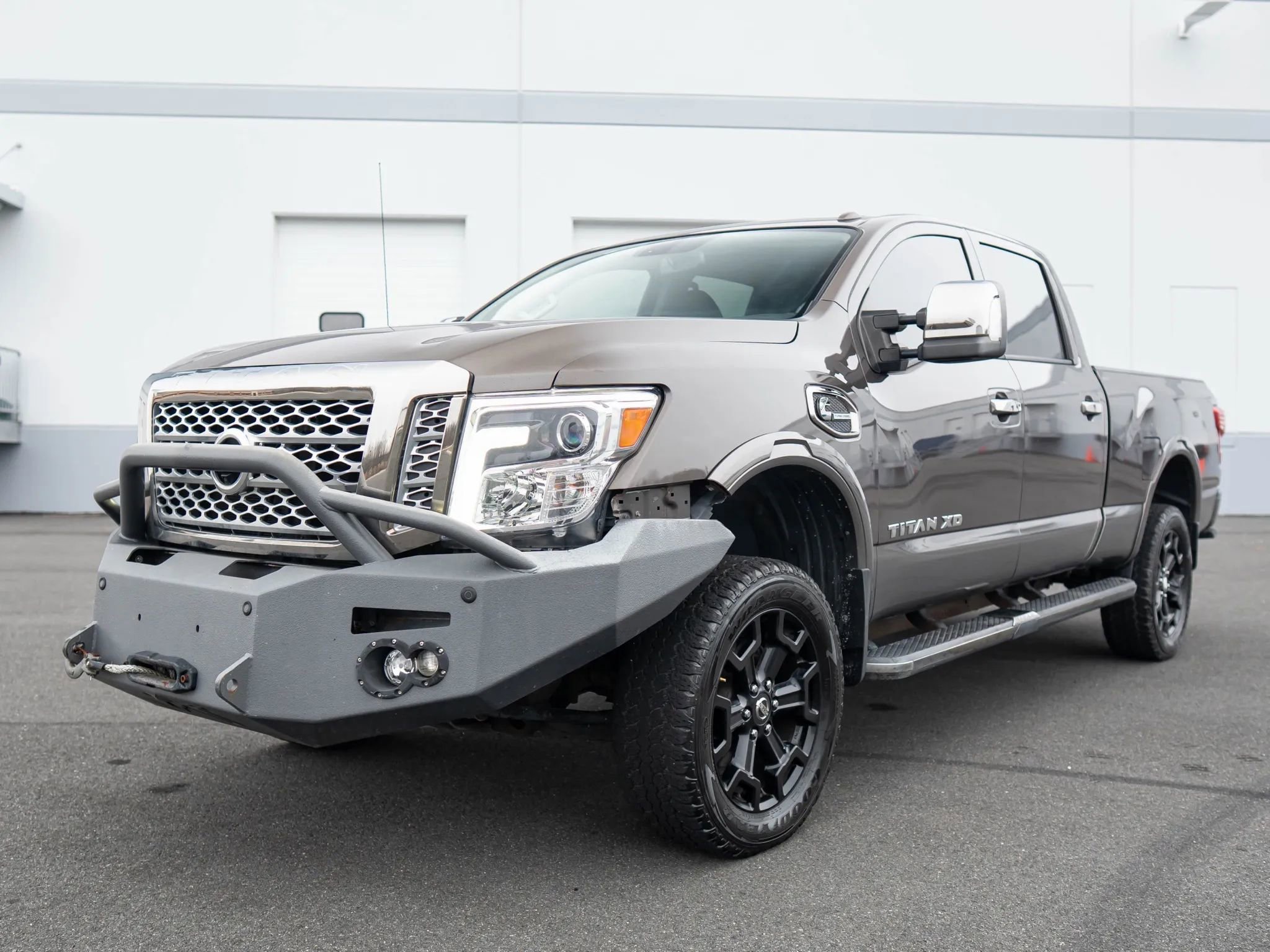 Used 2018 Nissan Titan Platinum Reserve w/ Platinum Utility Package image 2