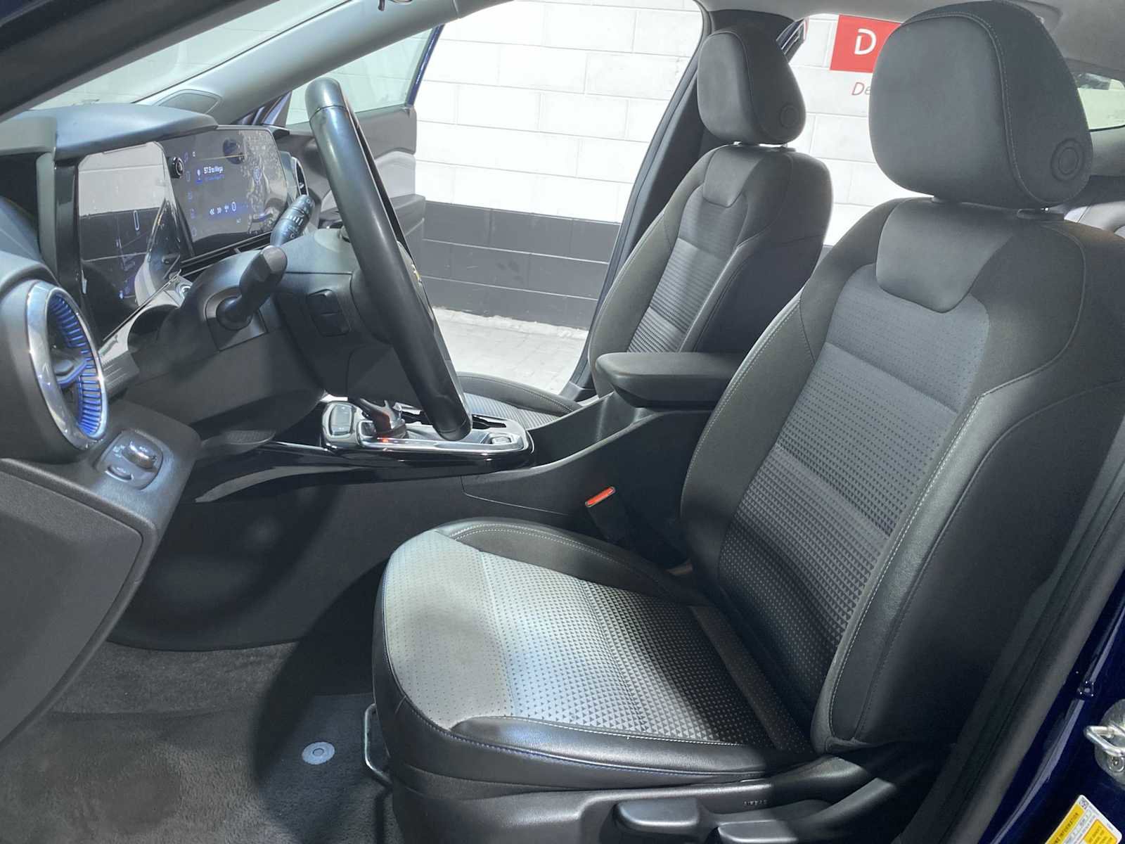 Used 2024 Chevrolet Trax LT w/ Driver Confidence Package FWD image 11