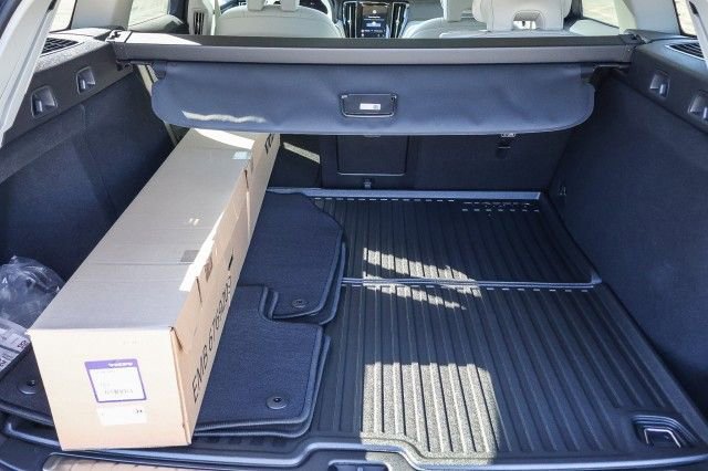 New 2026 Volvo V60 B5 Cross Country Plus w/ Climate Package image 24